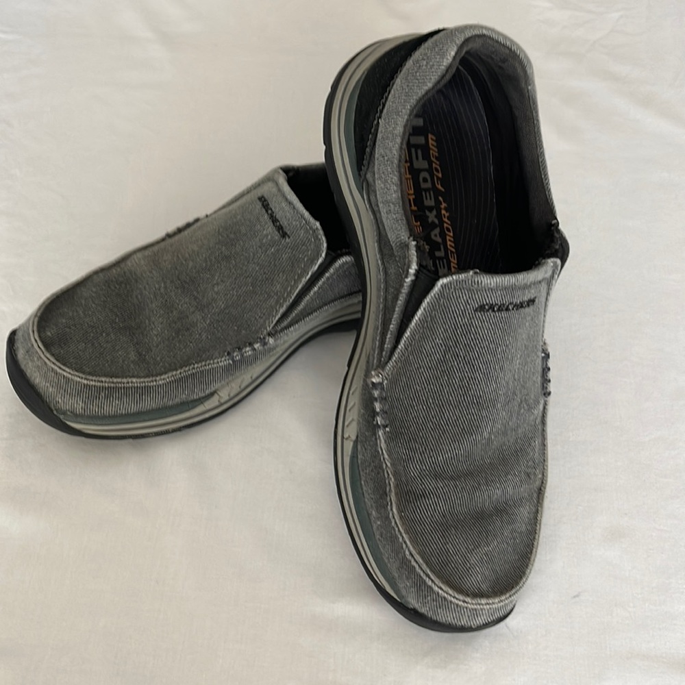 Skechers Relaxed Fit Expected Avillo Mens Sz9 BlkCharcoal SlipOn Casual Loafer.